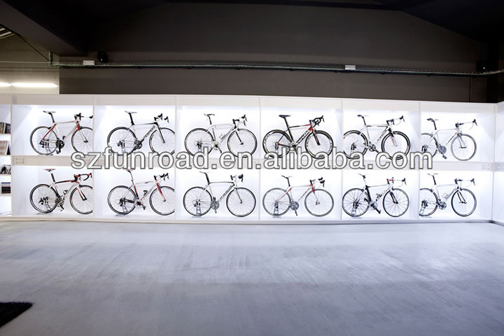 Tienda de deporte diseño de sala de exposición con dispay estante ...