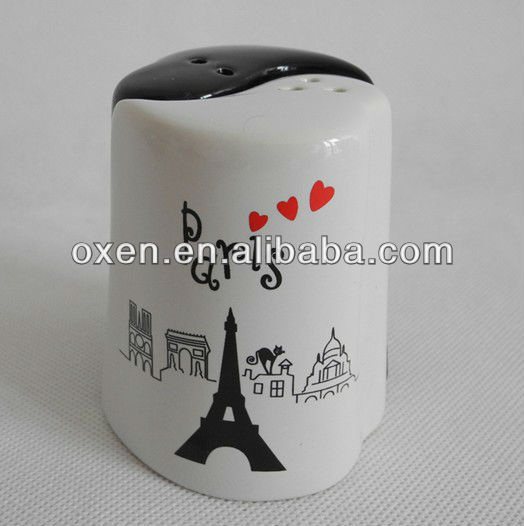 eiffel tower salt and pepper shakers set