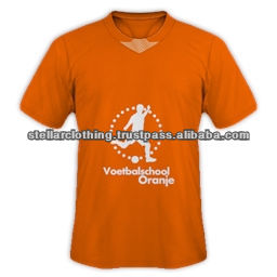 100% cotton Promotional T-shirt - Red - Voetbal.jpg