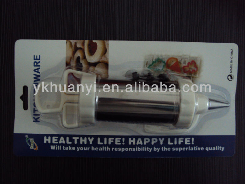 cake decorating tools set at different sizes