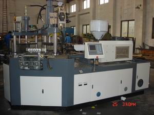 injection blow molding machine2 .JPG