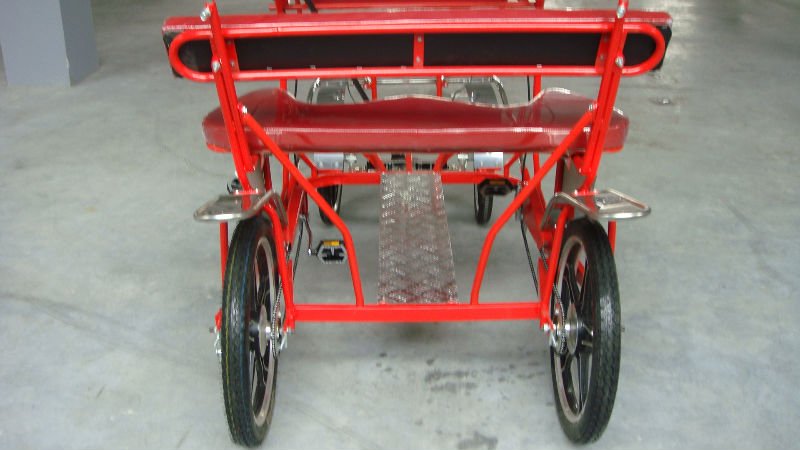 ワイヤー車輪の赤く興味深い四人のサリー州のバイク仕入れ・メーカー・工場