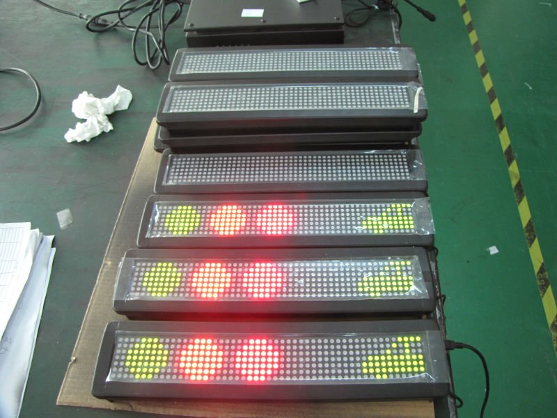 導かれた名前入りの記章LEDは再充電可能に署名する。 導かれた連続した手紙が付いているLEDのパネルは名刺、usbをスクロールしてバッジを導いた問屋・仕入れ・卸・卸売り
