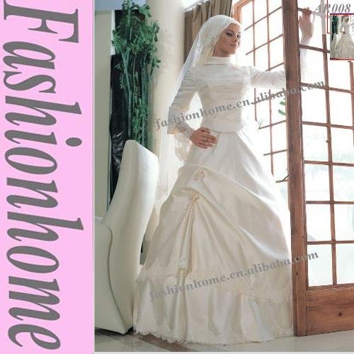 Classical Arabic wedding dress with high neckline and long sleeves with 