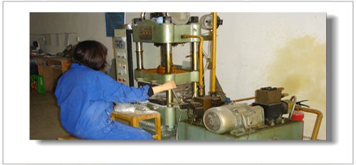 圧縮の鋳造物のための混合の粉を形成する尿素問屋・仕入れ・卸・卸売り