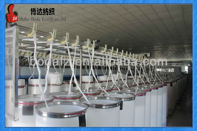 中国製100％ポリエステル紡績糸を自然な白r。 w仕入れ・メーカー・工場