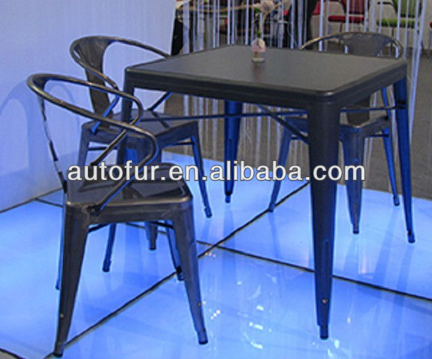 黒工業スタイルパネルを持つ金属のテーブル仕入れ・メーカー・工場