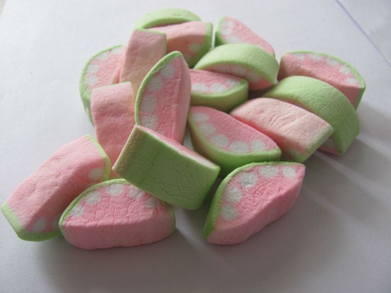 Mini triangle shaped strawberry flavour cotton candy