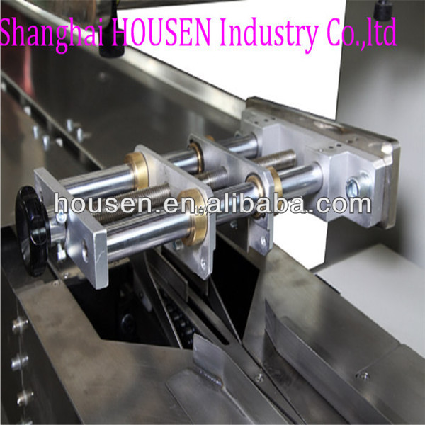 HSH120 flow wrap machine for lollipop/candy/peanut candy/chocolate bar ---Skype MandyPackageHOUSEN