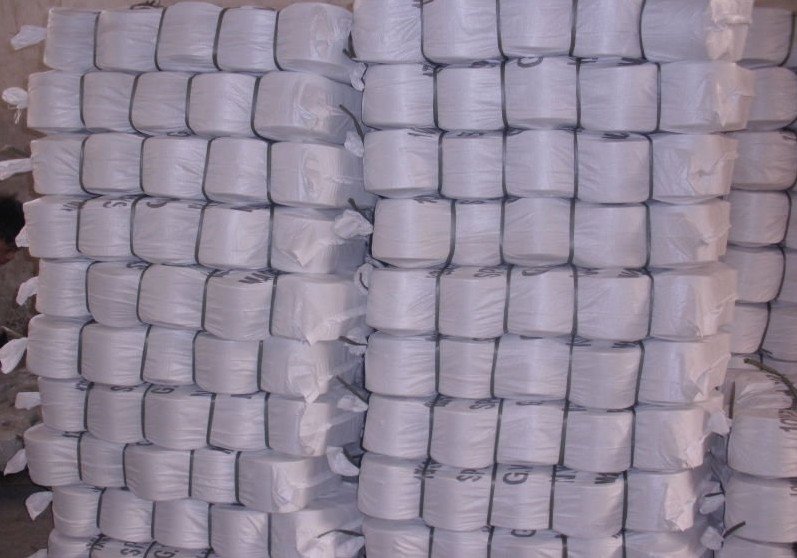 ポリエステル80%および綿20%はヤーン45sの普通の円錐形を混ぜた問屋・仕入れ・卸・卸売り
