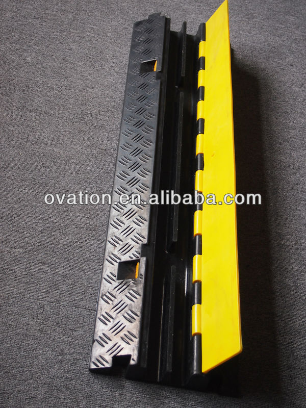 黒と黄色2waays床のケーブルプロテクター仕入れ・メーカー・工場