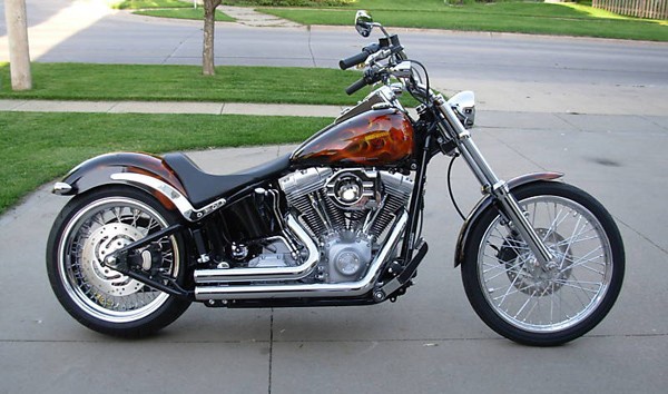 2005_Harley_Davidson_Softail_motorcycle
