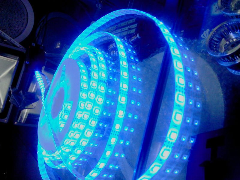 LEDの滑走路端燈SMD5050 12のボルト自動LEDライトストリップ問屋・仕入れ・卸・卸売り