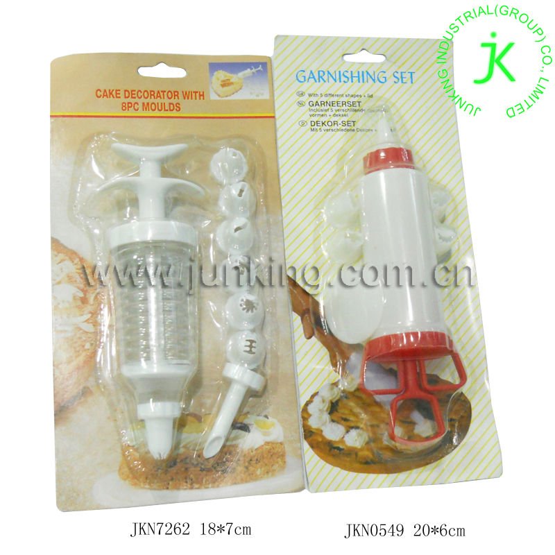 Plastic cake decorator with 5pc moulds