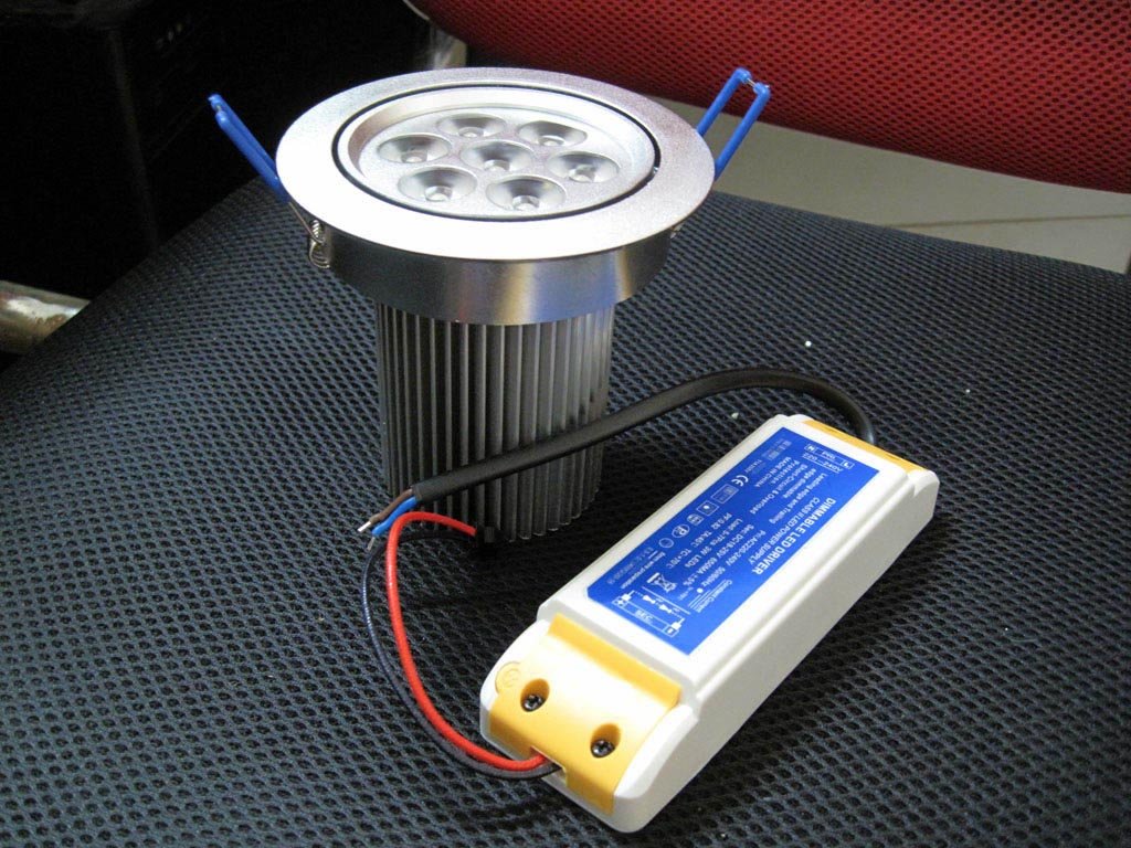 Free Shipping 7*3W 21W CREE LED Downlight Lamps Kits AC 100-240v,warm white or cool white 16pcs/Lot Free Shipping 7*3W 21W CREE LED Downlight Lamps Kits AC 100-240v,warm white or cool white 16pcs/Lot