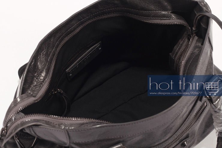 TOP QUALITY  TOP IMPORT COWSKIN LEATHER HANDBAG SIZE M  RIVET MOTORCYCLE HANDBAG   DESIGER HANDBAG ON SALE