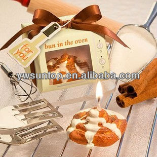 "Bun in the Oven" cinnamon bun candle favors Party giveaway favors