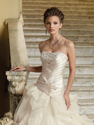  Victorian Ball Gown Wedding Dresses a High quality fabric