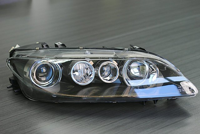 6.More details about our lights: * Chrome Housing Neo Modern Diamond Cut Crystal Housing Headlights, Give you the latest Mercedes Look