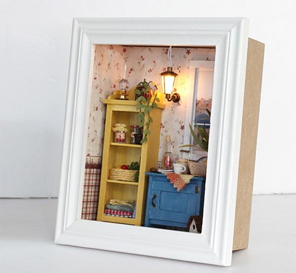 Make dolls house picture frames Make dolls house picture frames