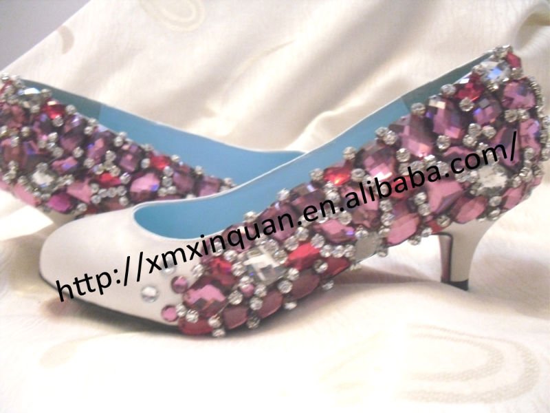 Detail photos of purple crystal bridal wedding rhinestone shoes