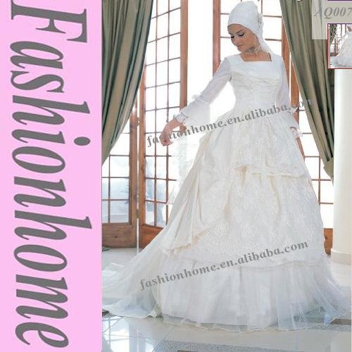 Classical Arabic wedding dress with scoop neckline