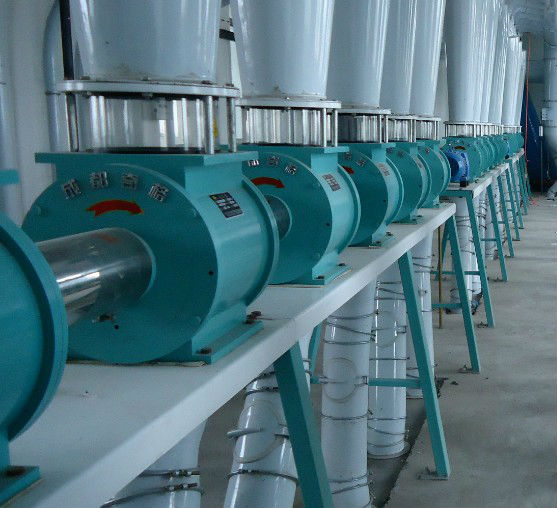 The flow-through airlock rotary valve usually used with corn starch machinery