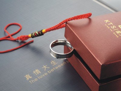 descriptionPair Solid 18k white gold Diamond Wedding Ring