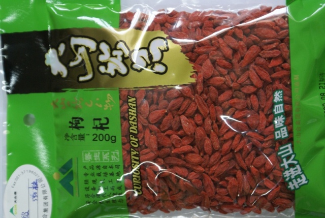 Dried goji medlar and chinese wolfberry with organic fruit pulp