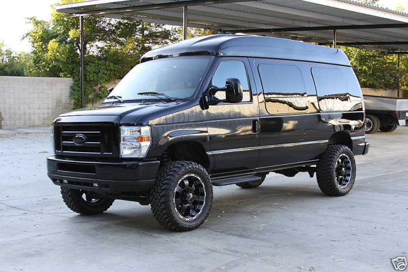 2008 Ford 4X4 E350 Van