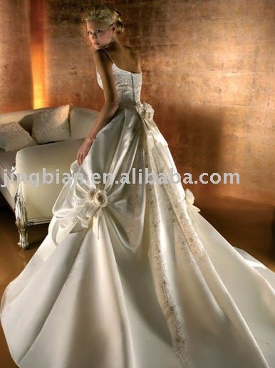 Gorgeous wedding dress HL13