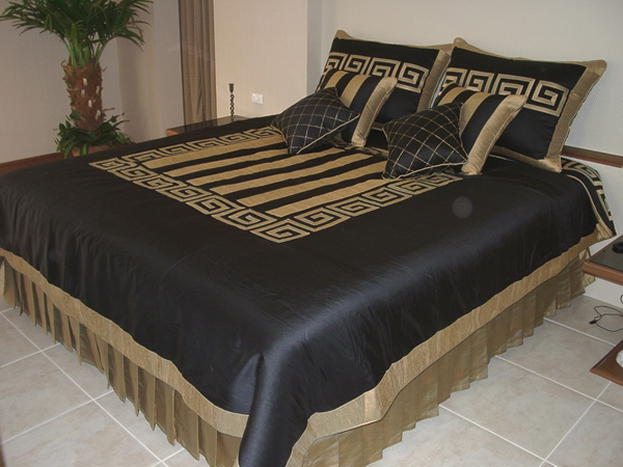 China stripes black with gold Bed cover