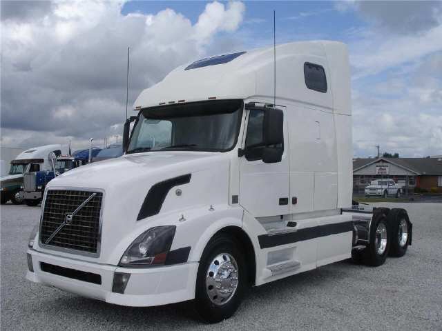 See larger image 2004 Volvo Truck 670