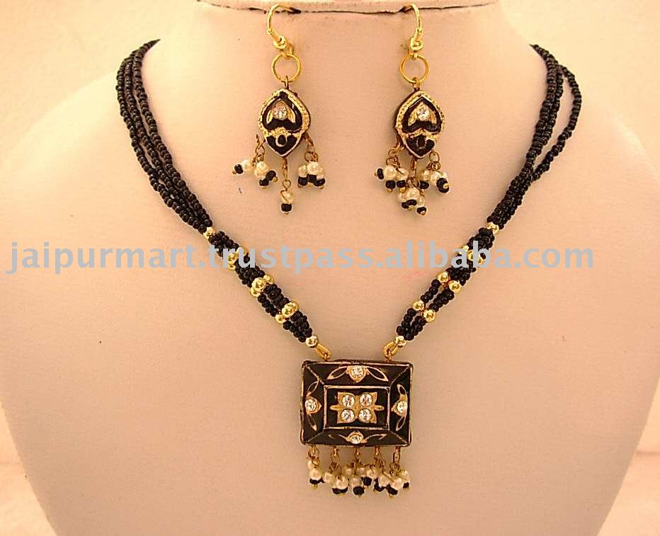 See larger image: Bridal Fashion Lakh/lac pendant costume Jewellery of 