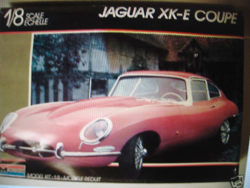 MONOGRAM_JAGUAR_1_8_MODEL_CAR_KIT.jpg