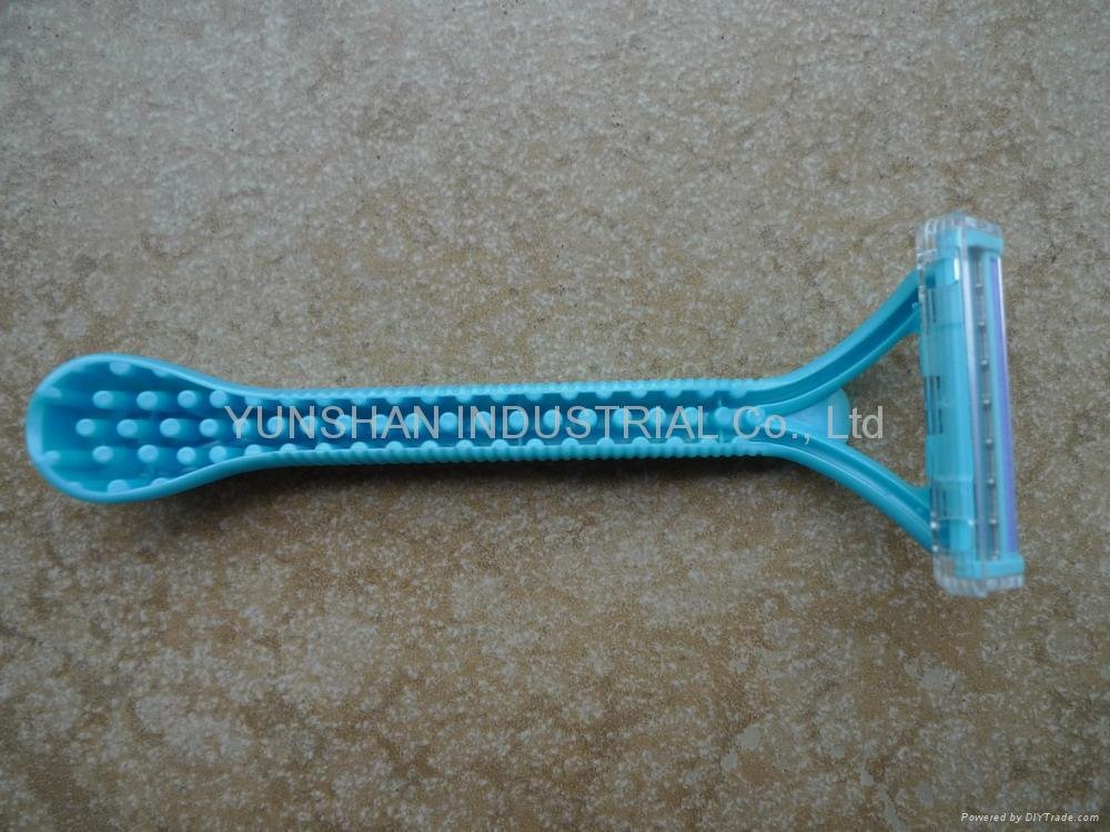 Razors For Women. image: disposable razors G