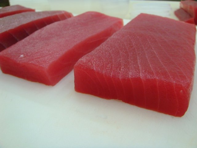 Tuna_fish_loins_sashimi_tails_heads.jpg