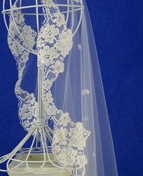 Wedding Veil: Mantilla Wedding Veils