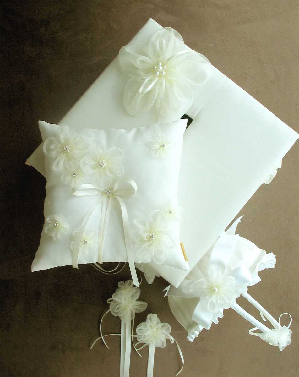 wedding accessories-5 wedding hair accessories, wedding cakes, wedding dresses ring pillow, wedding accessories-5