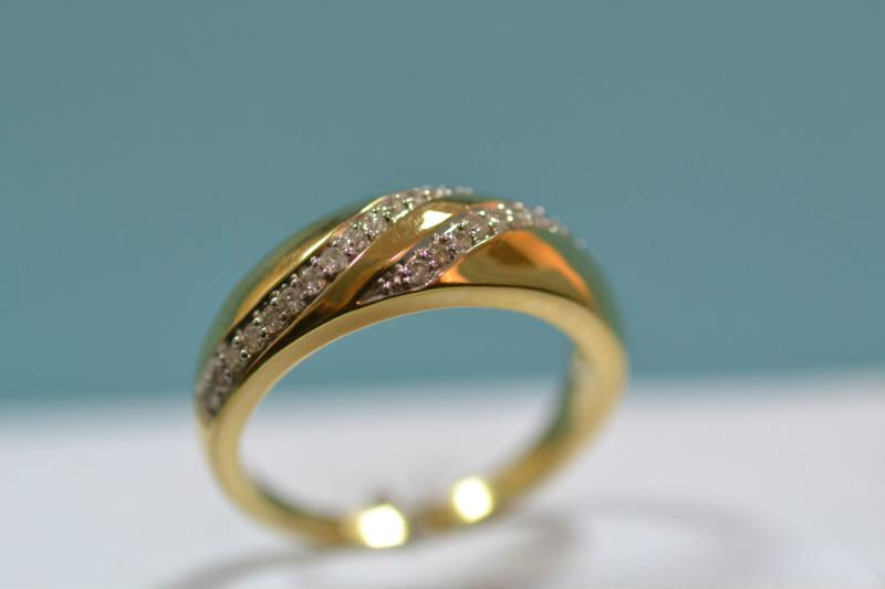 Gold_Engagement_Ring.jpg