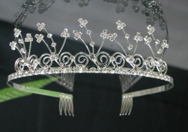 Bridal Tiara WEDDING CROWN VEIL SWAROVSKI CRYSTAL 10036 (Click to Enlarge)