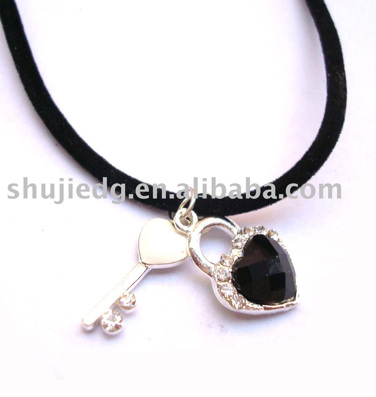 Heart Necklace on Heart And Key Pendants   Diamond Pendants  Gold Jewelry