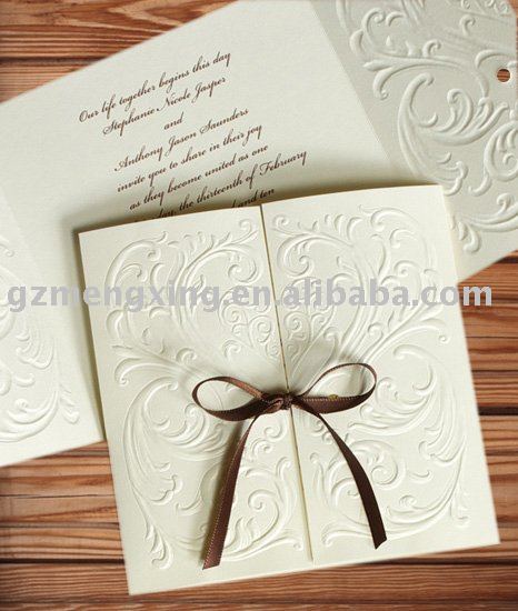 Wedding invitation card with a romantic heartU003