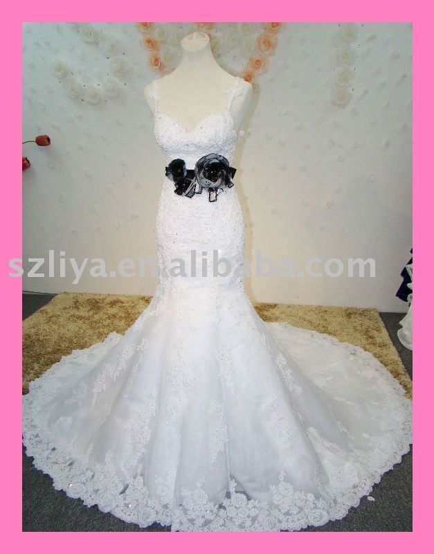 See larger image 2011 elegant lace wedding gown