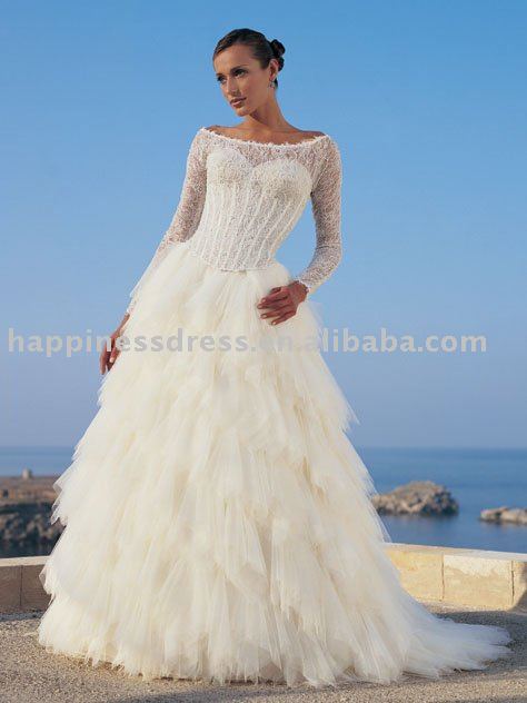 elegant_and_beautiful_long_sleeves_wedding_dress.jpg