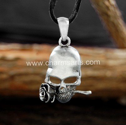 Skull Pendant Necklace. Fashion Skull Necklace