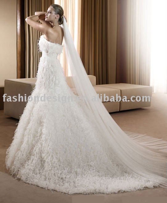 HLX00159 2011 stunning feather strapless Aline long strain wedding dress