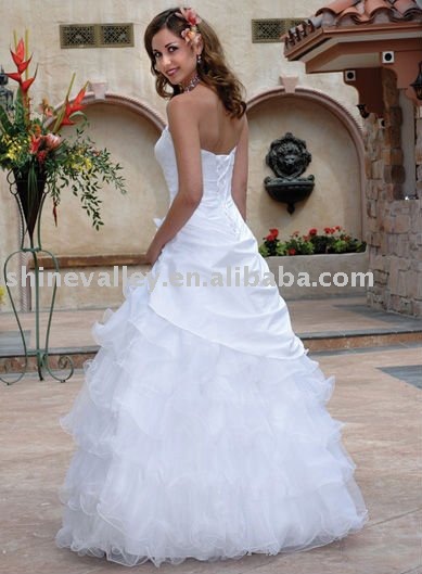 2011 Puffy Popular Taffeta and Tulle Lace Bridal GownWedding DressSH640