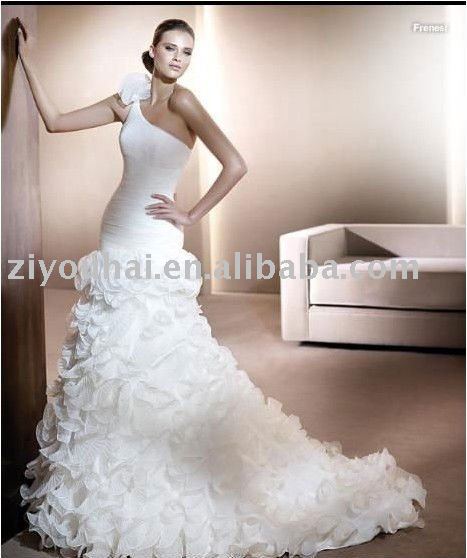 royal wedding dress designer. royal bridal dress designer