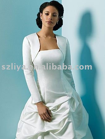 Ivory bolero jacket wedding gown This Gorgeous Short Sleeve Bridal Bolero